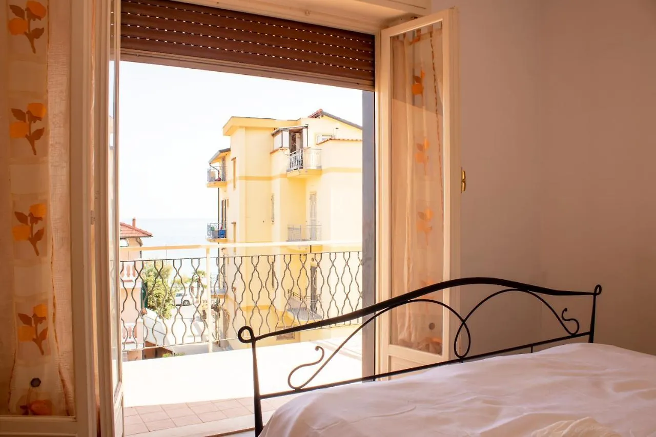 Posto Auto Gratuito Relax A 30 Metri Dal Mare Apartment Riva Ligure